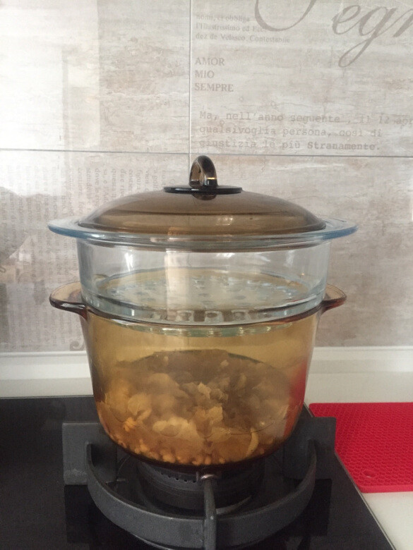 加热非常快速,方便清洗,配套蒸格还能蒸食