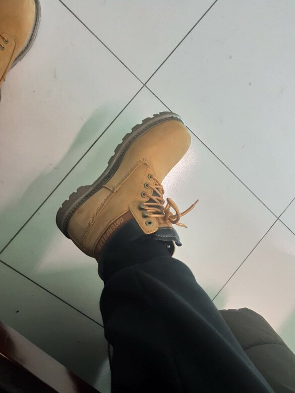 外观颜值：颜值很好，穿起来很好看，比较洋