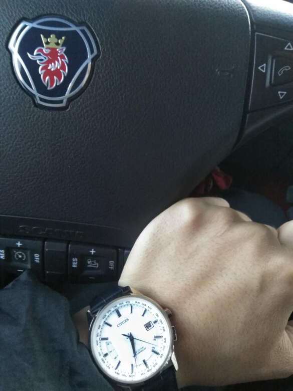 看起来不错，开箱自动对波，希望是正品。