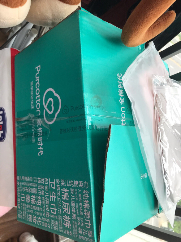 睡袋质量很好，也很大，留着冬天用