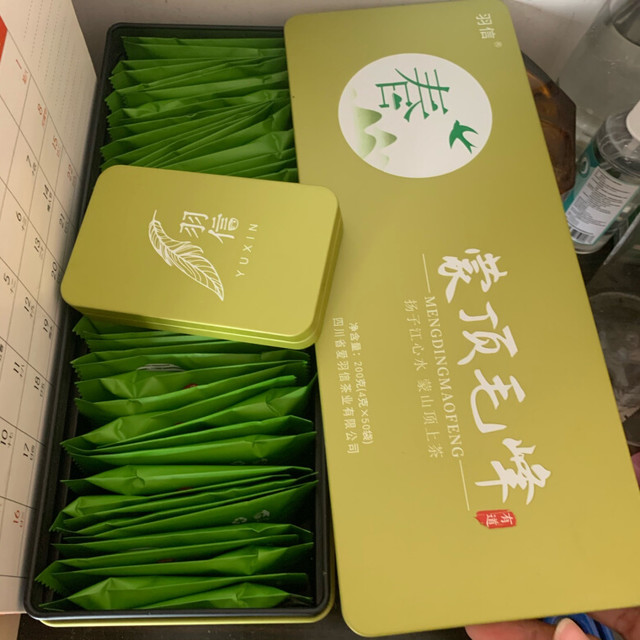 包装很好,还有礼袋送人不错,味道比较清淡