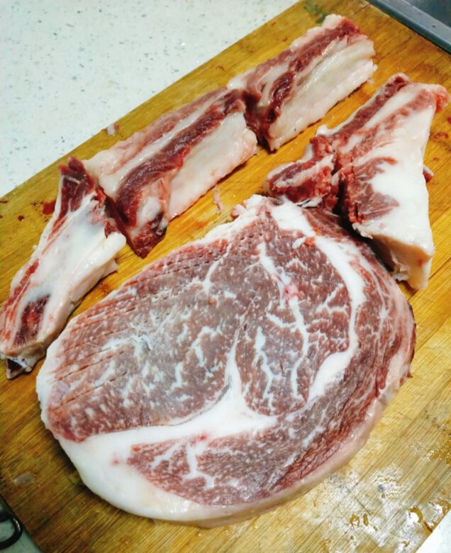 肉质挺棒的，分量也很足，锁边烤一下就很香