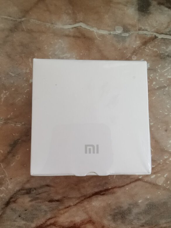 颜色很漂亮，做工也很精良，音质和音量基本