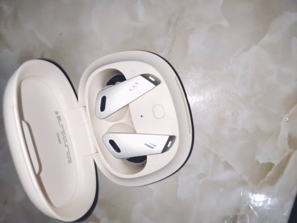 做工质感：盒子摸起来很舒服音质音效：正常