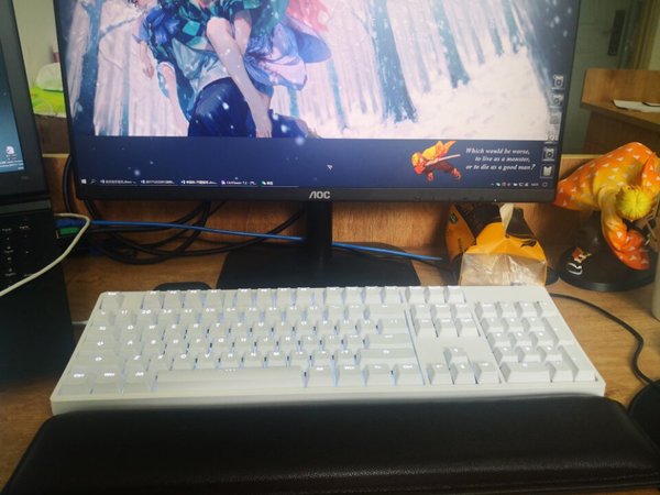 外观颜值：简洁就够了!舒适度：手感不错