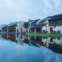 近西栅景区！套房面积95㎡！乌镇西栅·青里花园酒店 归隐花园景观大套房1晚（含午餐+接送2次+伴手礼）