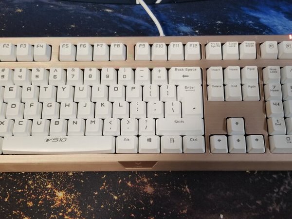 从普通键盘直接换了机械键盘上手很快目