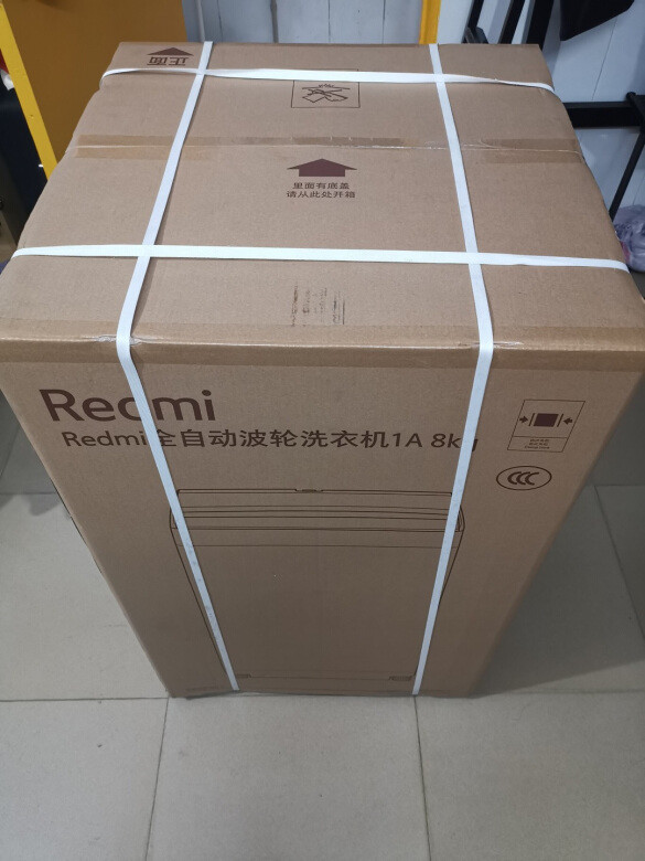 外形外观：外形简单典雅，纯白色的外观显得