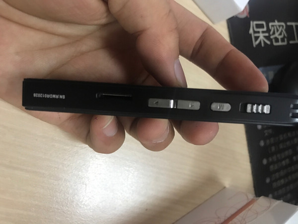外形外观：打开包装，录音笔的外形很是吸引