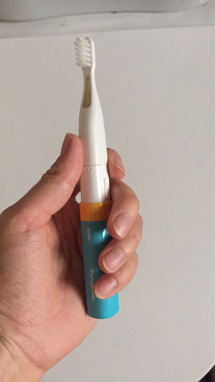 装电池的，外出携带方便，还配有盖子，外出