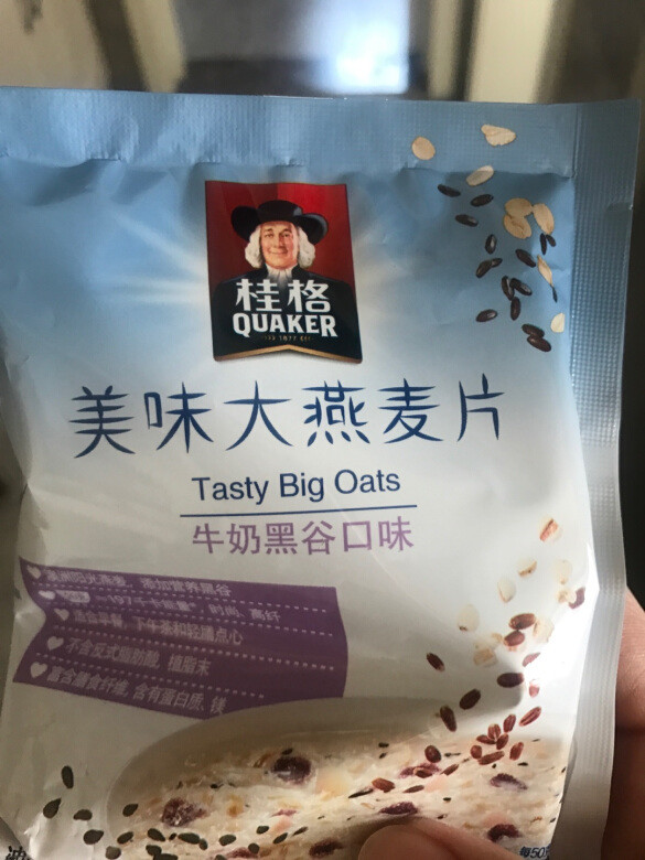 这款麦片是宝宝最喜欢吃的了，早餐用热牛奶