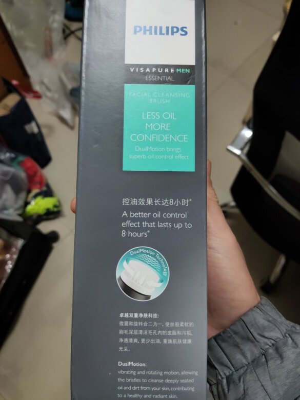1、飞利浦洁面仪的设计合理，拿在手中感觉
