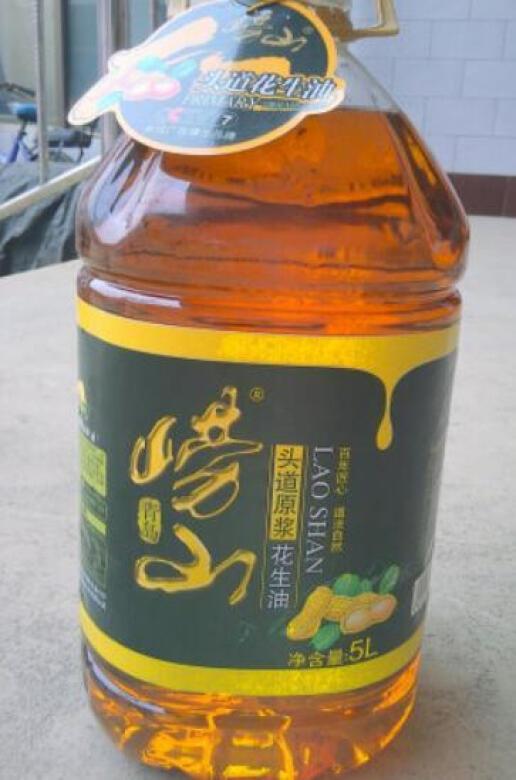 油是不错，感觉比胡姬花还好，香味很浓