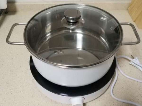 外观设计:颜值很高,和某米很像的,简单时