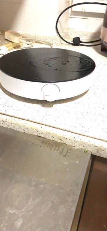外观设计:黑白相间的颜色,很喜欢这种简约