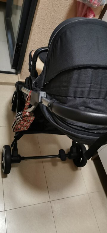 安全性：安全性很好，很坚固牢稳厚实避震效