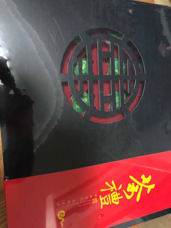 茶叶包装的挺漂亮的，用来送人挺合适的