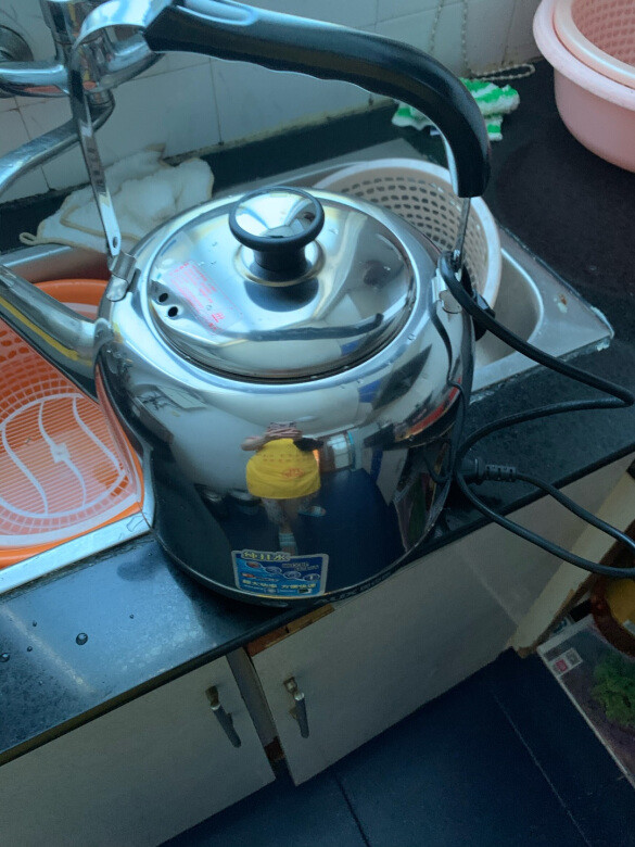 
很好用的一款电水壶，自动段电，并且美观