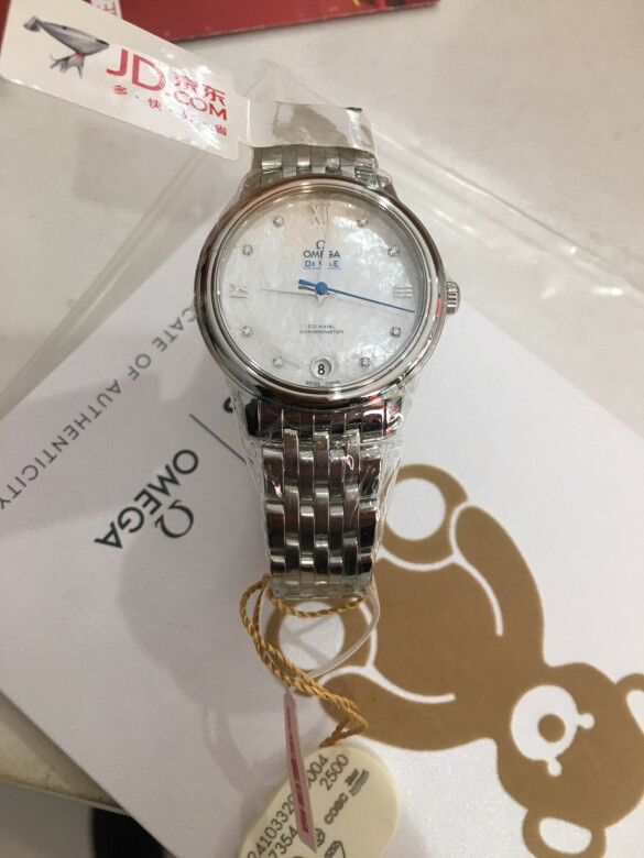 很好的，应该是真品，给老婆带的，这个表稍