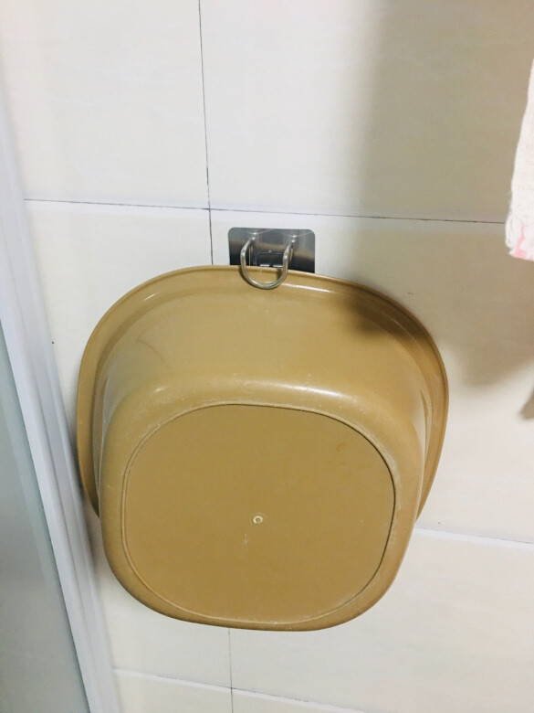 小东西，大用处，不用担心脸盆，没有地方放