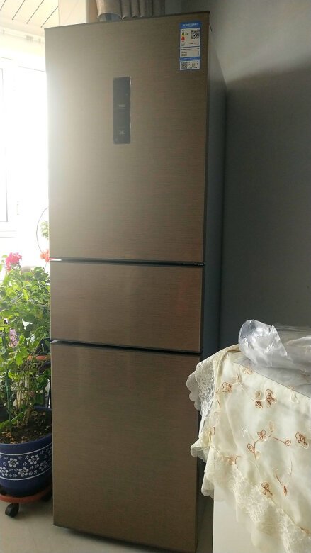 外形外观：颜色好看大气制冷效果：还没