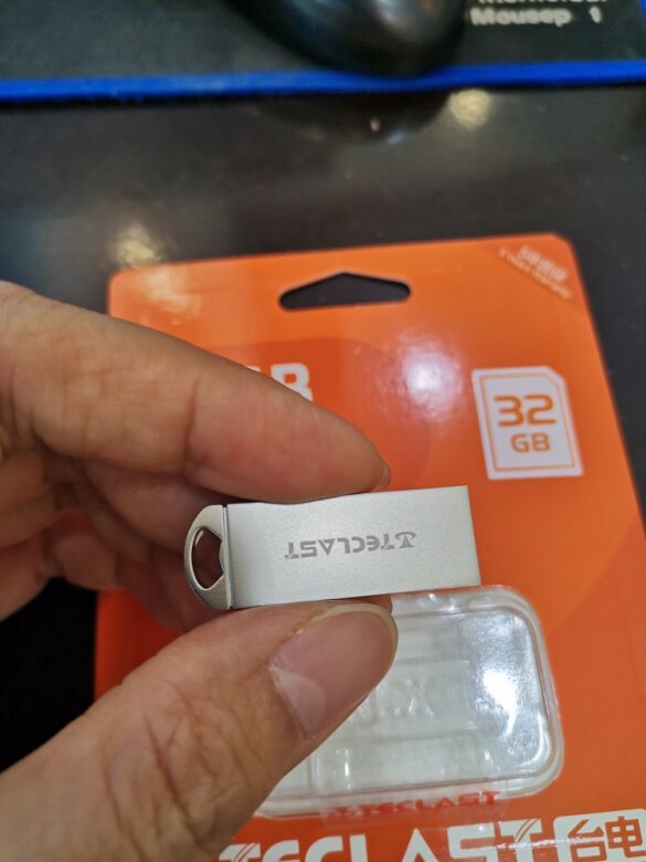 外观小巧，拷贝6g资料大概花5分钟时间，