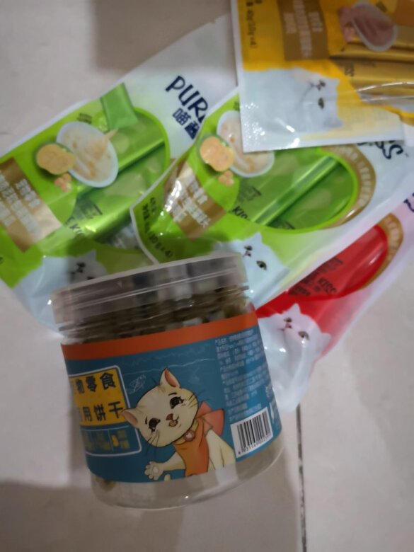 
这款猫零食是无限回购的一款，我家猫猫非
