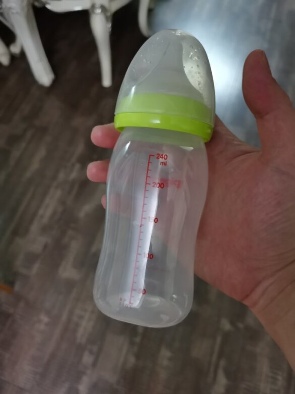 
奶瓶确实好用，所有人都推荐贝亲，原来真