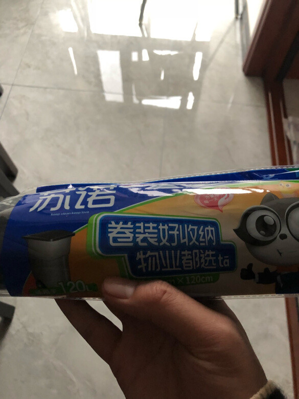 这个袋子挺厚的，不会破，装衣服也是很好的