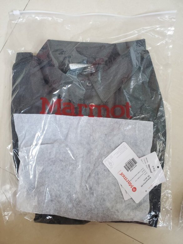 
土拨鼠品牌，质量很好，透气速干，衣服穿