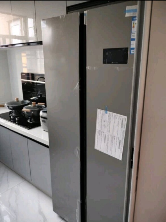 冰箱外观很好看颜色也是我喜欢的摆家里
