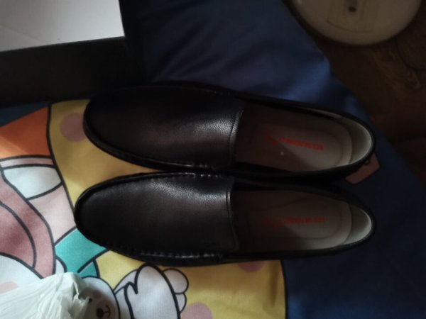 外观颜值：皮鞋的外观看起来不错，比较有质