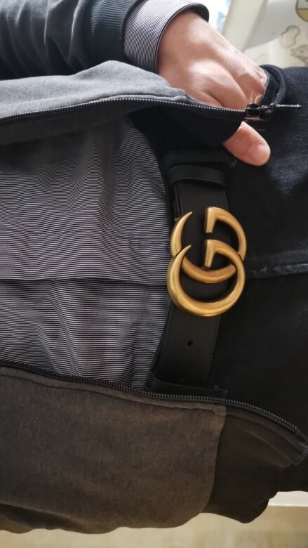 是否正品：该是的，皮质味道很好闻材质手
