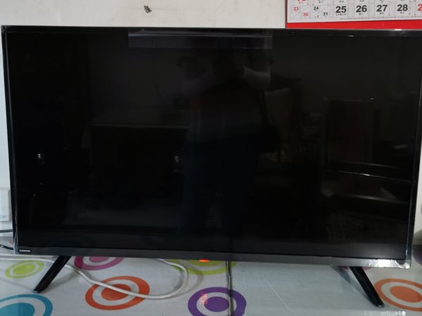 电视外形很漂亮，画面清晰，尺寸大小合适