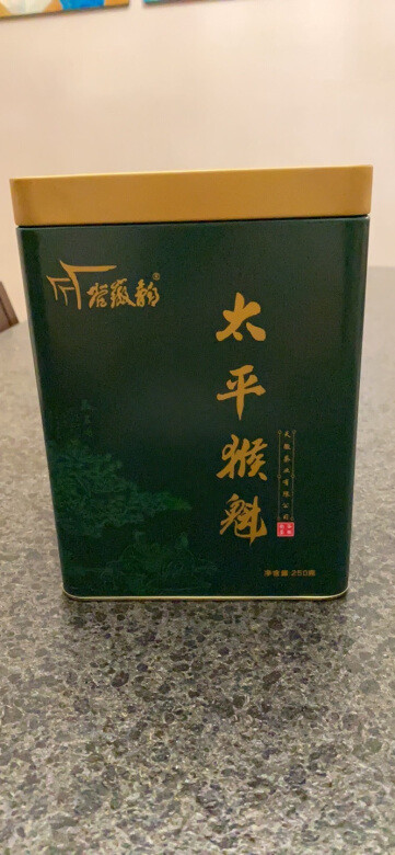 包装：很大的铁盒子，做工很实在，抱着很称