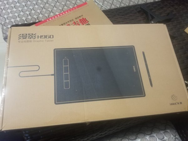 外形外观：容易粘指纹手写区域：够大灵敏度