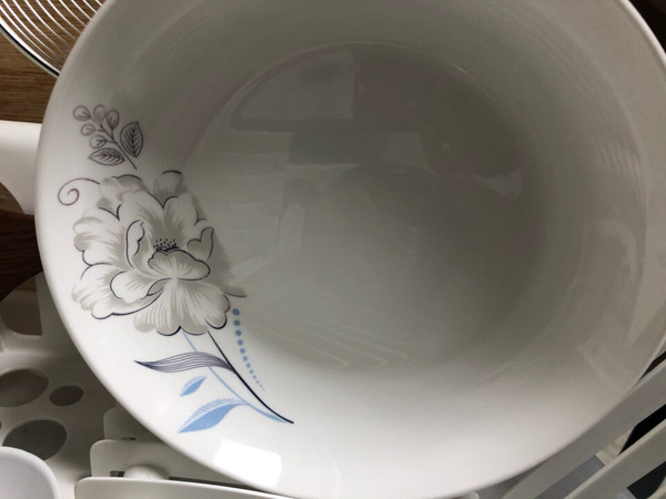 外观包装：外观包装设计风格简约大气上档次