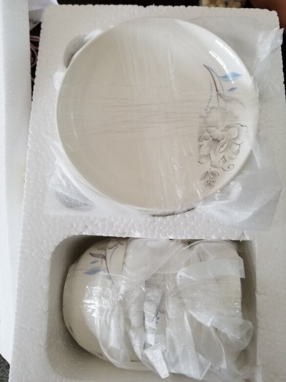 包装完好，瓷质佳，花纹素雅。