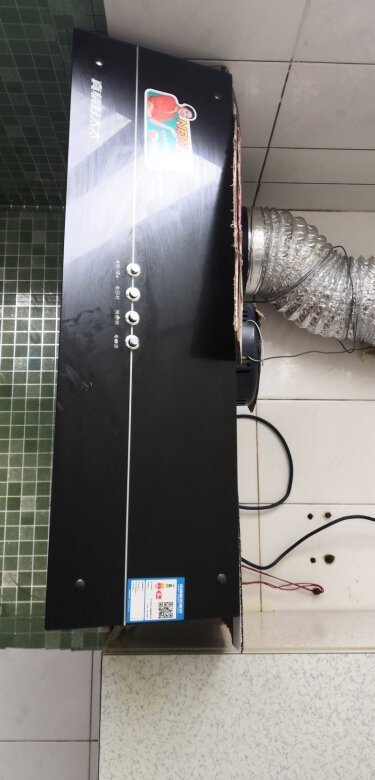 外形外观：简单整洁。排烟效果：吸力很强，