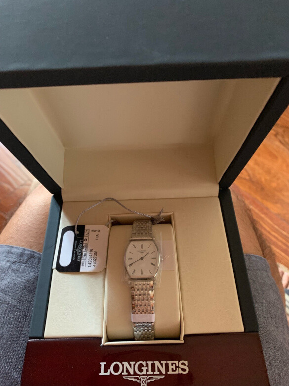 还不错，应该是正品，给爱人的生日礼物外形