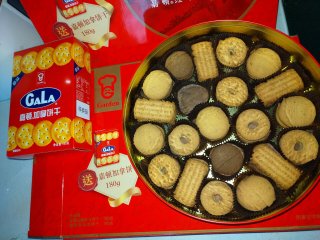 garden 嘉顿 饼干礼盒装 2口味 960g(红罐曲奇饼干780g 加拿饼干180g)