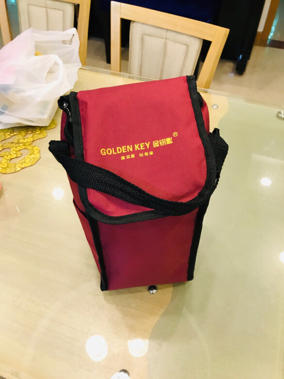 个儿大，装的多，材质好，用的放心。保温防