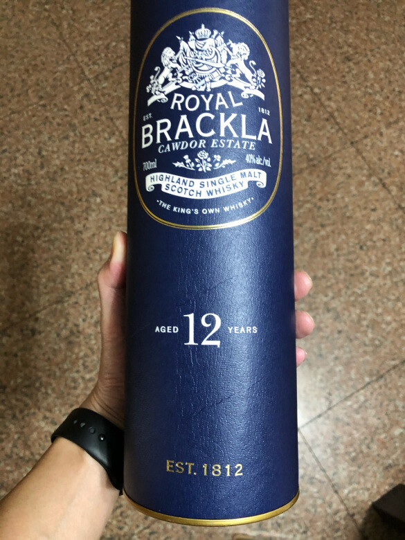 有折扣很合适，酒是18年2月的，酒套筒很