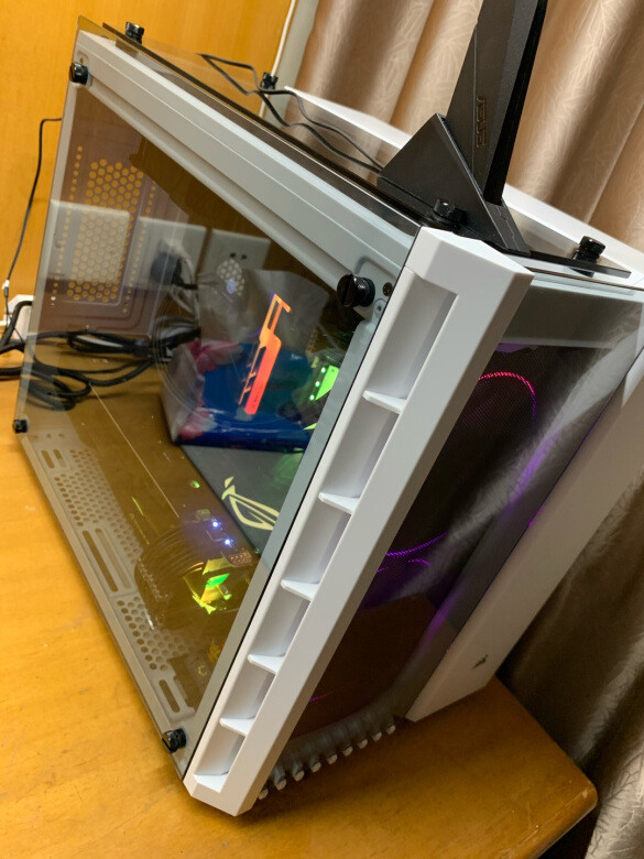 散热效果：完全不闷罐外形外观：三面玻璃，