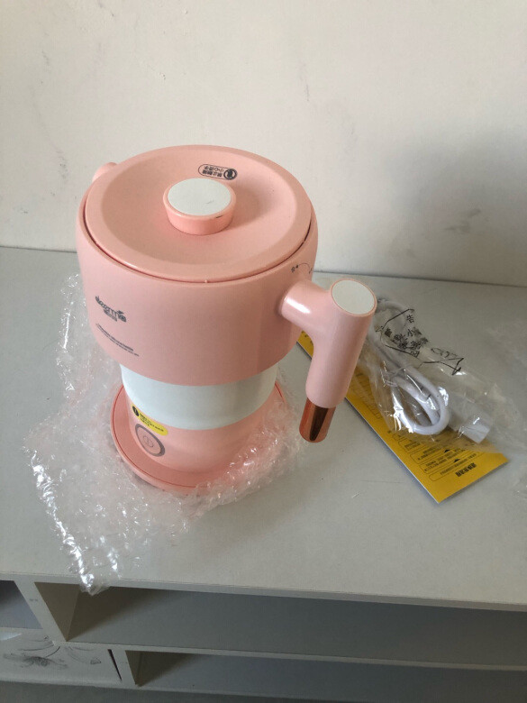 烧水壶还不错吧，可以折叠的，带着非常方便