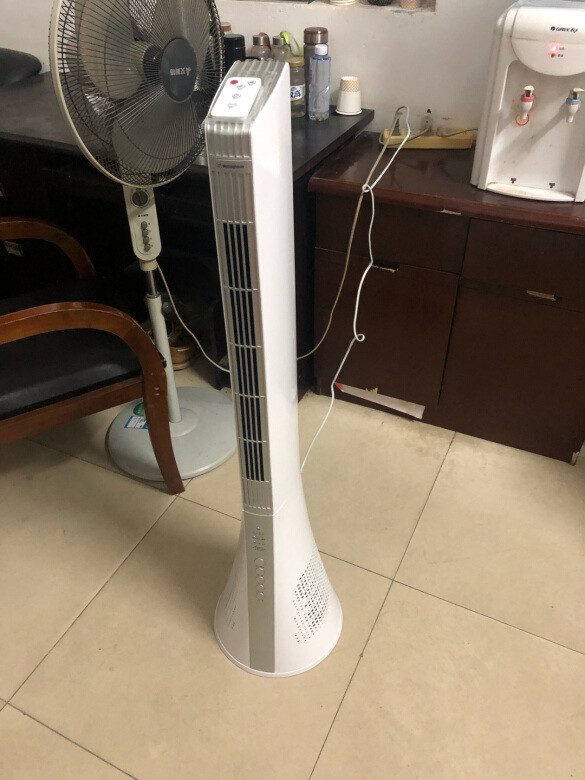 
外观设计：简约大方，线条流畅，不占地方