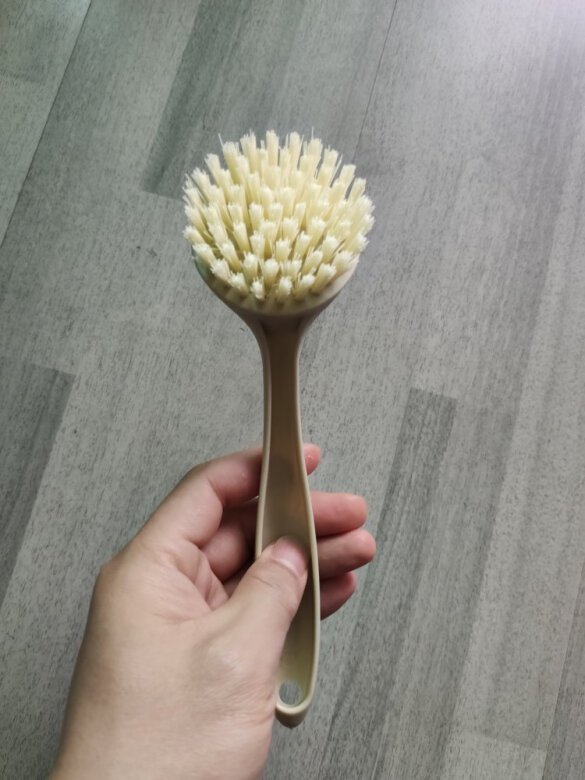 实用性能：刷鞋，刷厕所都可以用有无异味：