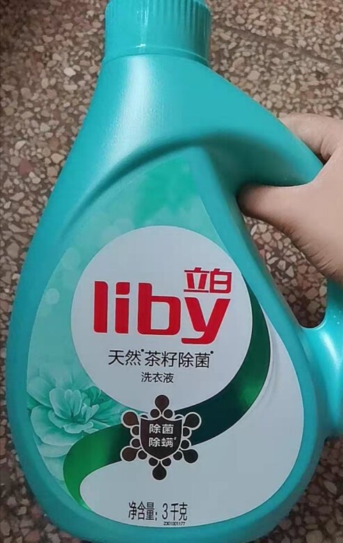 立白的洗衣液，真的是香味太好闻了。洗过的
