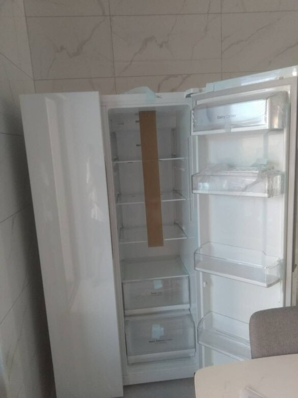 第一次选择白色外观的冰箱,冰箱很大气