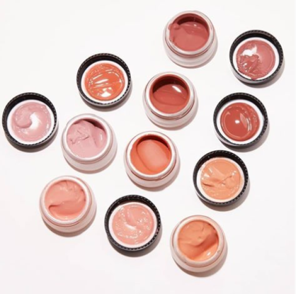 怪诞如我,只为己容——彩妆界的超级朋克 ILLAMASQUA